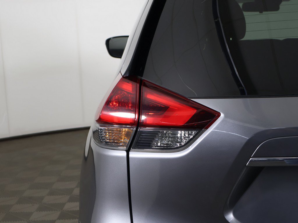 Used 2020 Nissan Rogue SV AWD/4WD image 13
