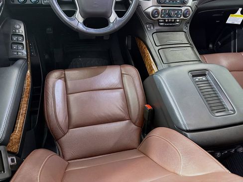 Used 2019 Chevrolet Suburban Premier w/ Premier Plus Edition AWD/4WD image 27