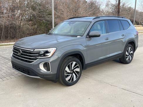 Certified 2025 Volkswagen Atlas SE w/ Panoramic Sunroof Package image 5