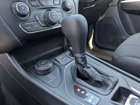Used 2019 Jeep Cherokee Latitude w/ Popular Appearance Group AWD/4WD image 14