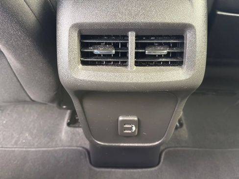 Used 2022 GMC Terrain SLE AWD/4WD image 29