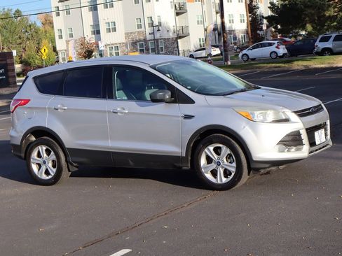 Used 2014 Ford Escape SE image 2