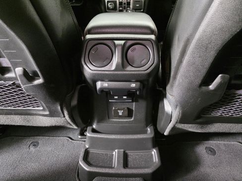 Used 2022 Jeep Wrangler Unlimited Rubicon w/ Trailer Tow Package image 17