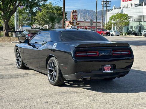 Used 2019 Dodge Challenger R/T w/ Driver Convenience Group RWD image 4