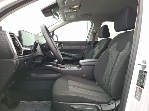 Certified 2025 Kia Sorento LX image 13