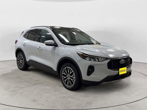 New 2025 Ford Escape SE w/ Class II Trailer Tow Package image 7