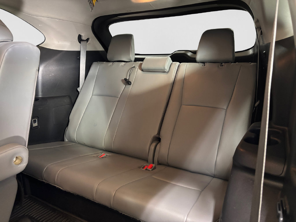 Used 2021 Toyota Highlander XLE FWD image 43