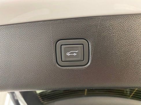 New 2025 Chevrolet Blazer LT w/ Convenience Package image 9