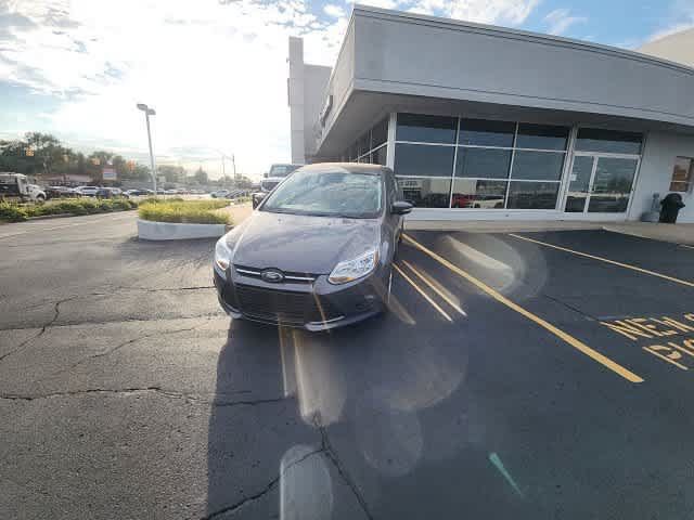 Used 2014 Ford Focus SE w/ SE Winter Package FWD image 4