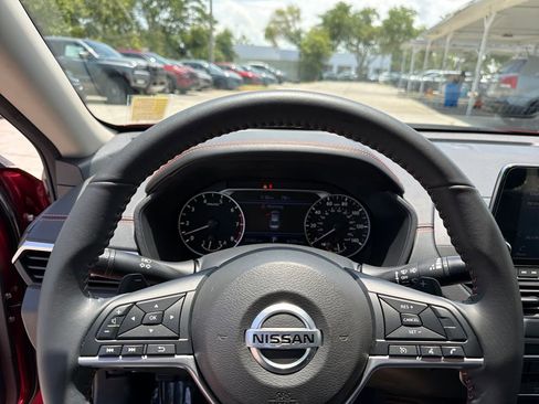 Used 2022 Nissan Altima 2.5 SR FWD image 21
