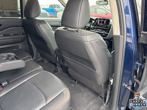Used 2025 Nissan Pathfinder SL FWD image 48