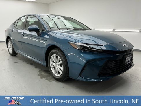 Used 2025 Toyota Camry LE image 3