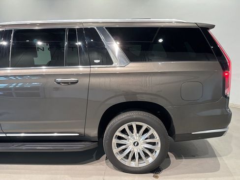 Used 2021 Cadillac Escalade ESV Premium Luxury AWD/4WD image 7