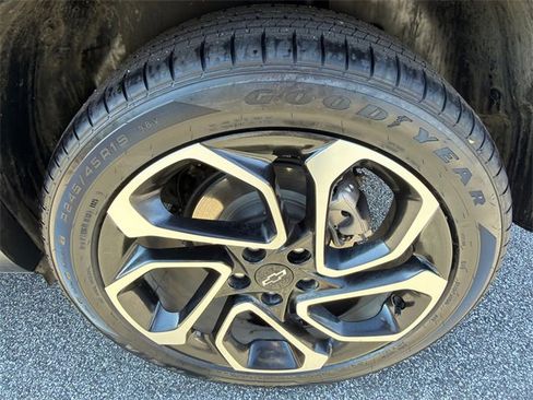 Used 2024 Chevrolet Trax RS w/ Sunroof Package image 19