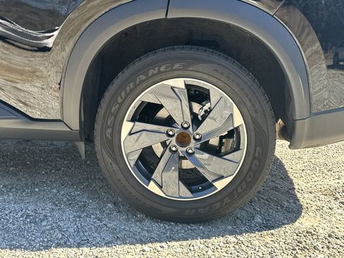 Used 2025 Nissan Rogue SV image 21