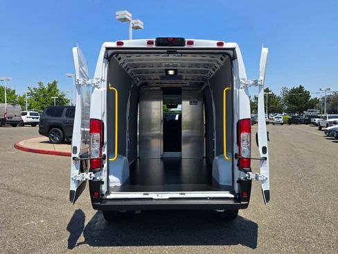 Used 2025 RAM ProMaster 2500 w/ Convenience Group FWD image 21