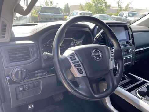 Used 2023 Nissan Titan SV w/ SV Convenience Package RWD image 18