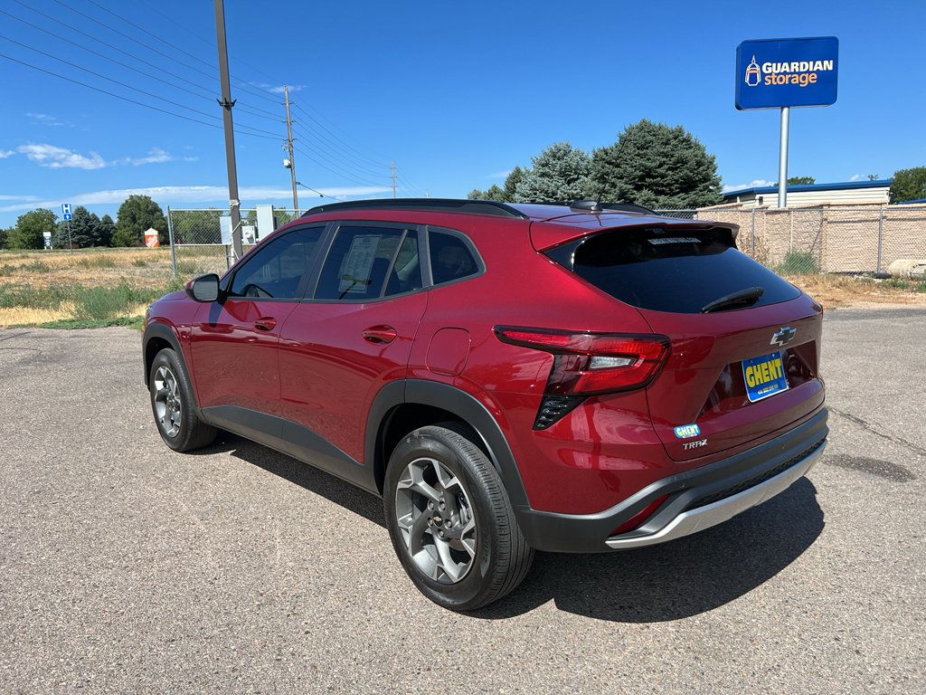 Used 2025 Chevrolet Trax LT w/ Driver Confidence Package FWD image 33