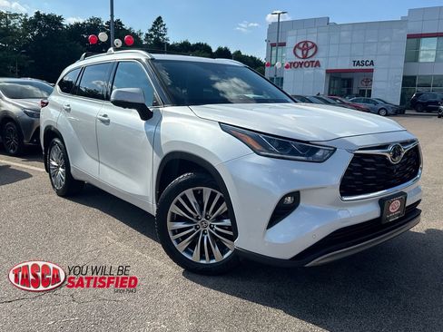 Used 2023 Toyota Highlander Platinum AWD/4WD image 1