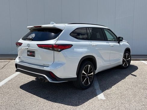 Used 2022 Toyota Highlander XSE AWD/4WD image 6