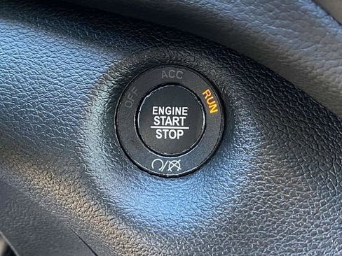 Used 2020 Jeep Cherokee Latitude Plus image 28