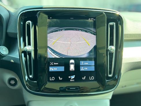 Used 2021 Volvo XC40 T5 Momentum w/ Premium Package AWD/4WD image 14