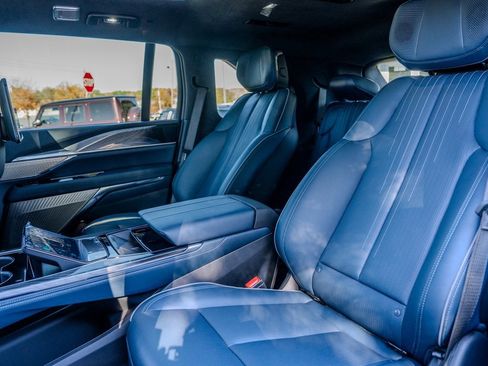 Used 2025 Cadillac Escalade IQ Luxury 2 image 20