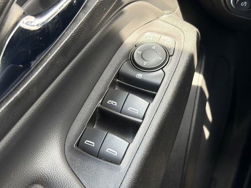 Used 2019 Chevrolet Equinox LT image 15