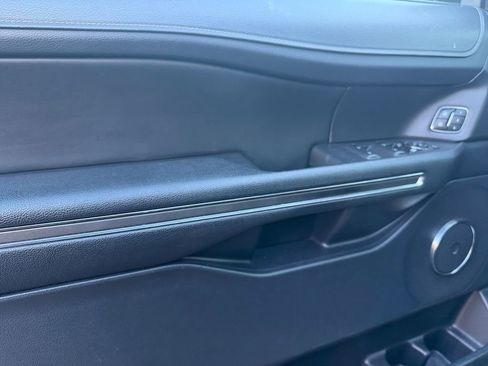 Used 2022 Ford Expedition Max XLT image 17