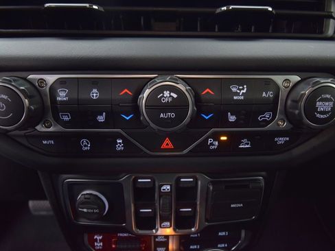 Used 2025 Jeep Gladiator Rubicon image 38