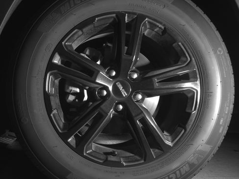 Used 2024 GMC Terrain SLE image 12