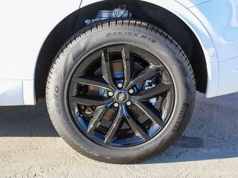 New 2024 Land Rover Discovery Sport S image 8