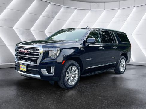 Used 2024 GMC Yukon XL SLT w/ SLT Luxury Package AWD/4WD image 2