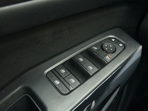 Used 2025 Nissan Pathfinder SV w/ Black Appearance Package FWD image 12