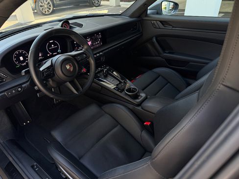 Used 2025 Porsche 911 Carrera GTS image 25