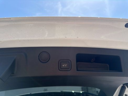 Used 2025 GMC Terrain Elevation w/ Elevation Premium Package AWD/4WD image 12