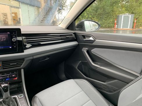 Used 2025 Volkswagen Jetta SE image 34