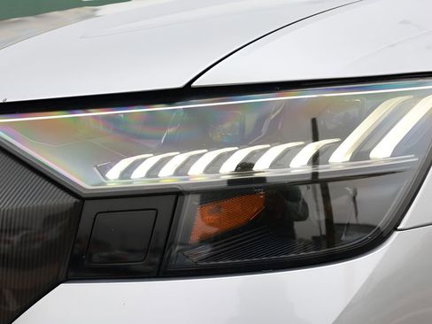 Used 2021 Audi RS Q8 w/ Carbon Optic Package image 38