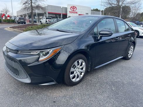 Used 2021 Toyota Corolla LE image 1