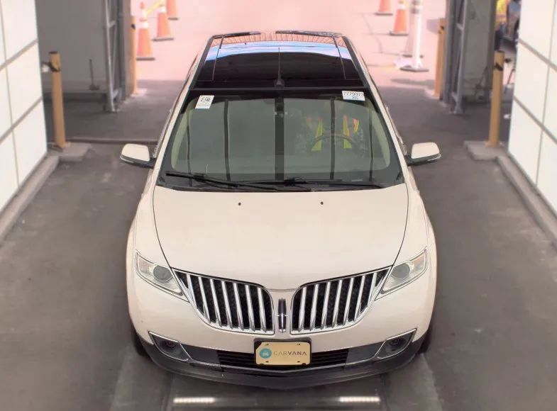 Used 2015 Lincoln MKX AWD w/ Equipment Group 102A image 3