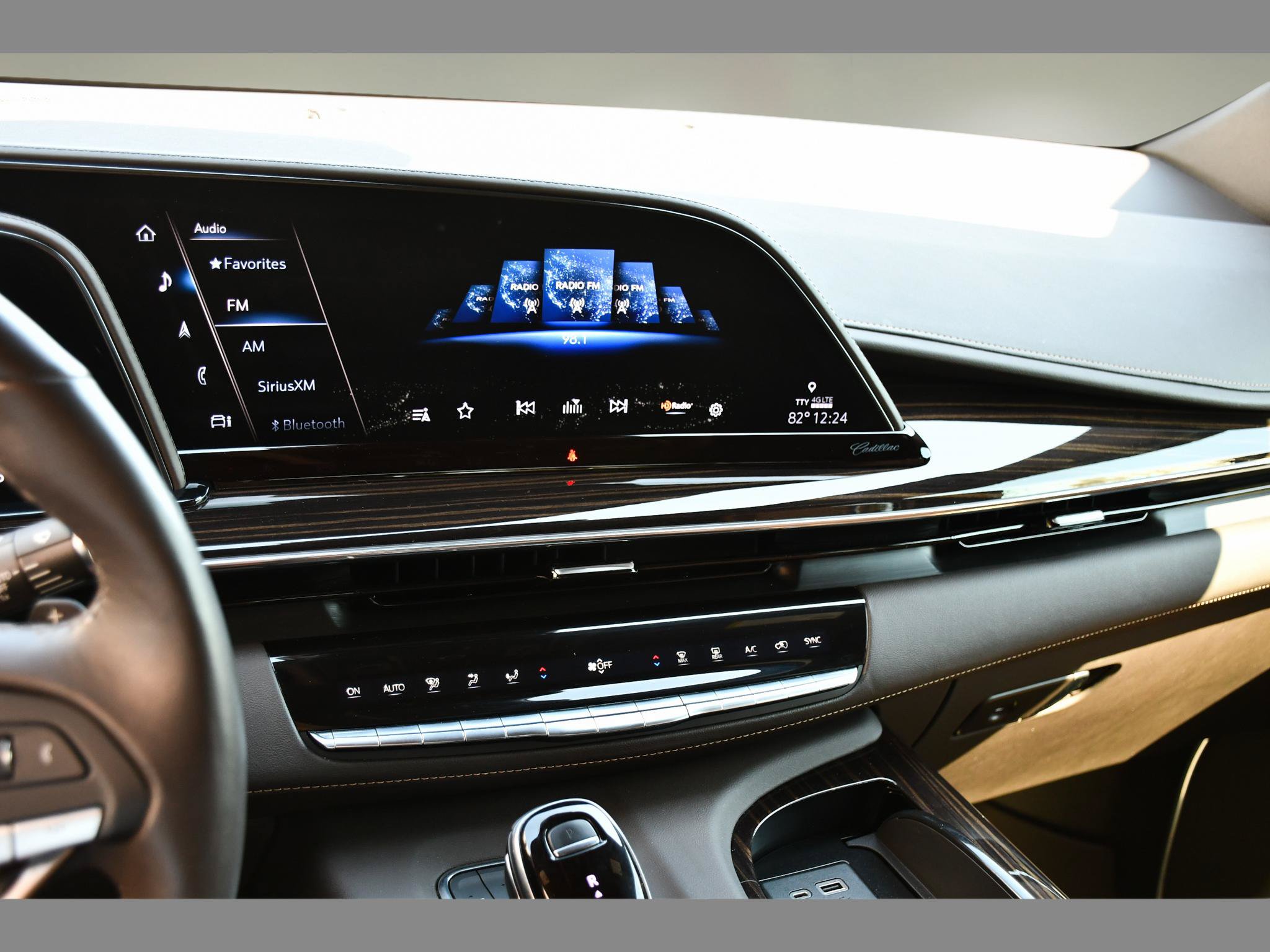 Used 2021 Cadillac Escalade Premium Luxury AWD/4WD image 21