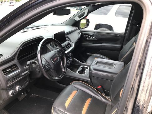 Used 2023 GMC Yukon XL AT4 w/ Technology Package AWD/4WD image 5