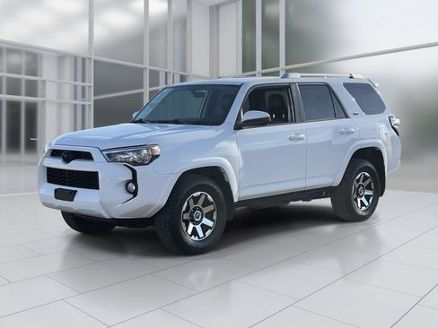 Used 2016 Toyota 4Runner SR5 RWD image 2