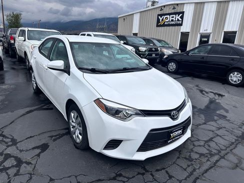 Used 2015 Toyota Corolla LE FWD image 1