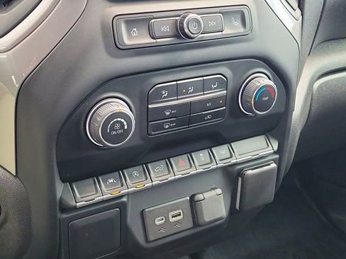 Used 2022 Chevrolet Silverado 1500 Custom image 23