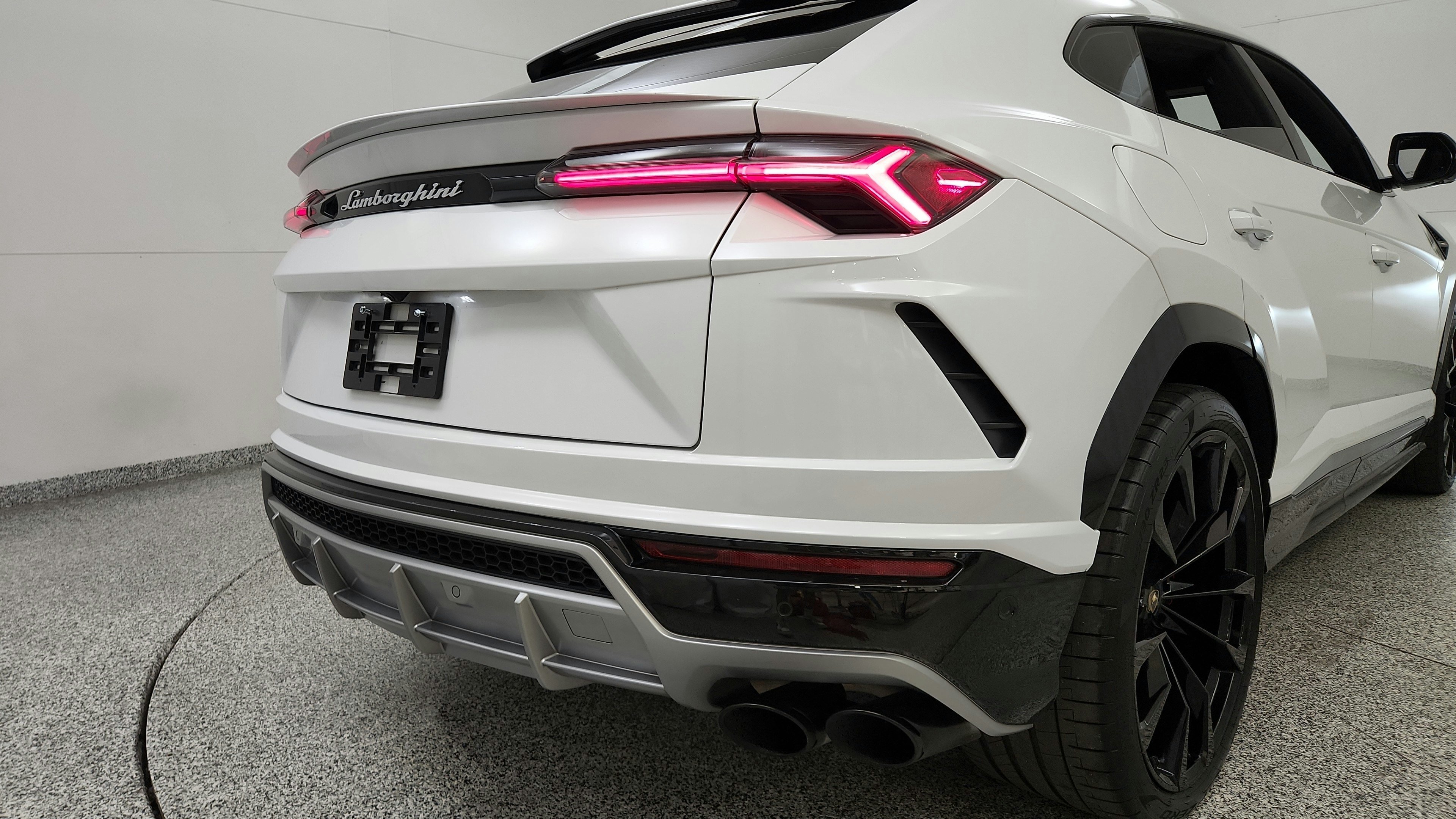 Used 2023 Lamborghini Urus S AWD/4WD image 32