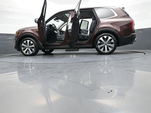 Certified 2022 Kia Telluride EX w/ EX Premium Package FWD image 51