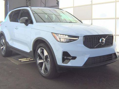 Used 2026 Volvo XC40 B5 Plus AWD/4WD image 2