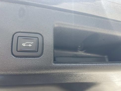 Used 2023 Chevrolet Equinox LT FWD image 9