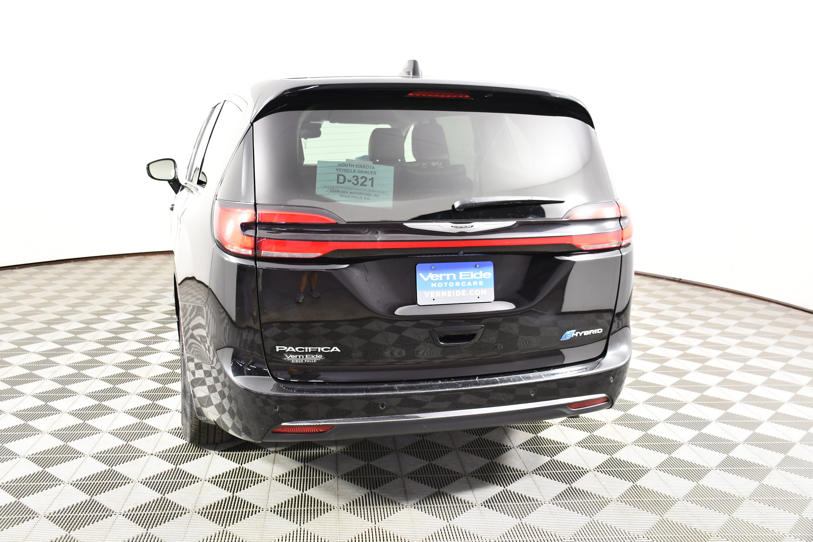 Used 2024 Chrysler Pacifica Limited FWD image 7